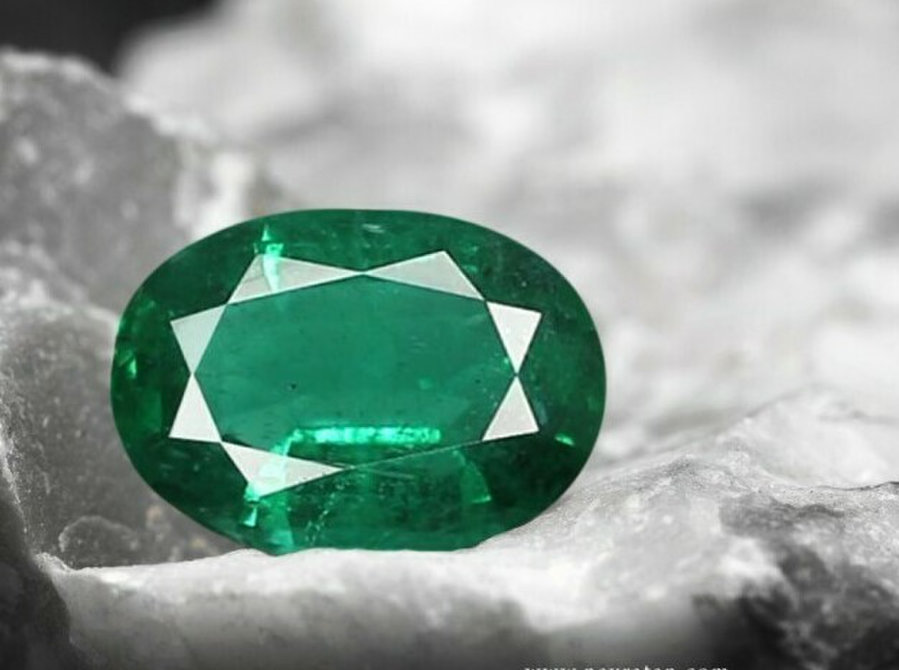 Buy 5 Carat Emerald Stone : Available now - Collectibles/Antiques
